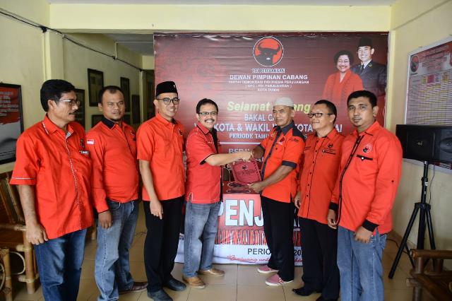 H.Sukma Jaya mendaftar pertama kali di Kantor PDI Perjuangan Kota Dumai