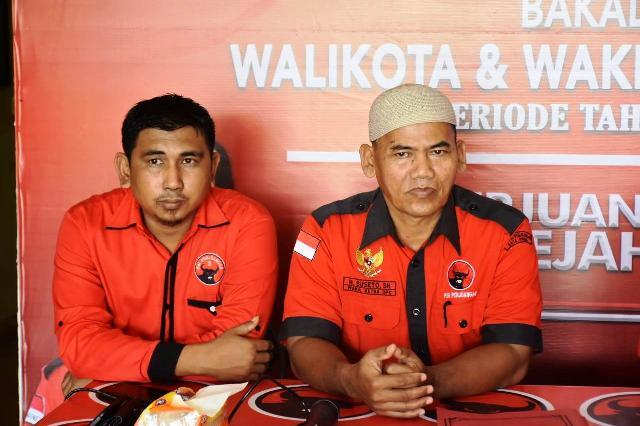 Ketua Panitia penjaringan H Suseto SH dan Anggota DPRD Dumai dari PDI Perjuangan, Bahari.