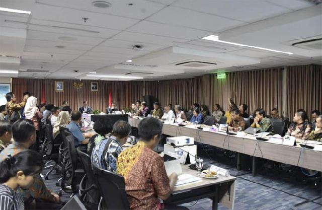 Rapat Koordinasi Bidang Kemaritiman membahas Percepatan Penanganan Abrasi di Kantor Kementerian Kemaritiman Jakarta.