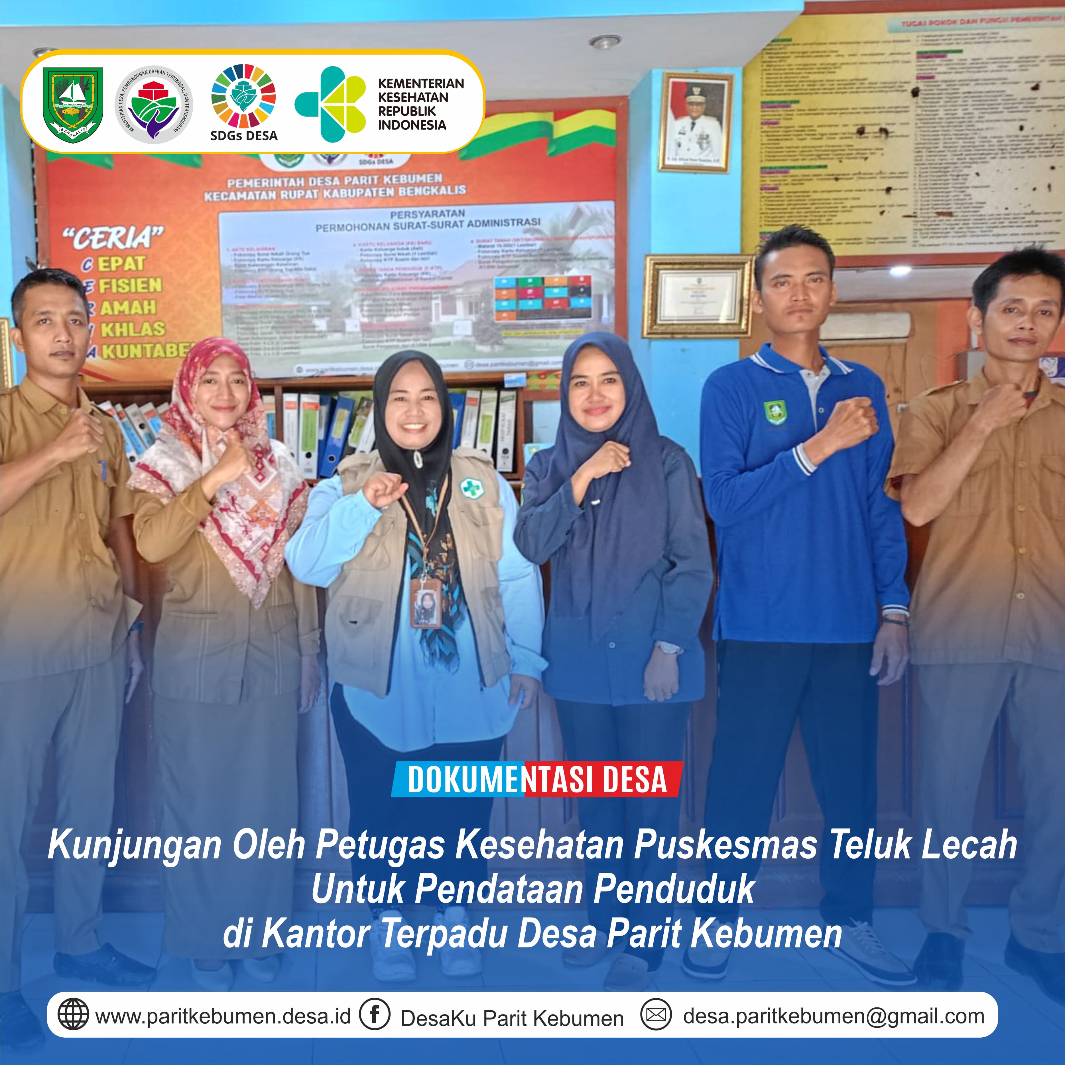 Foto Bersama Dengan Perangkat dan Staf desa